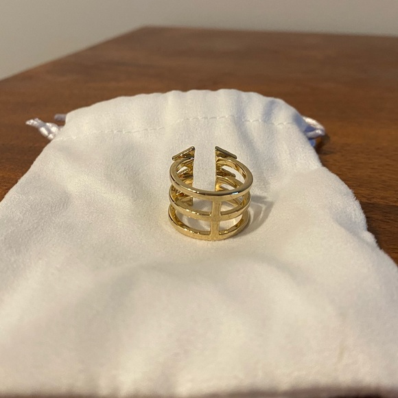 BCBG Ring - Picture 4 of 4